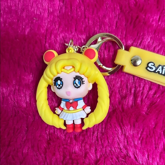 Sailor moon Yellow Keychain - Picture 2 of 4